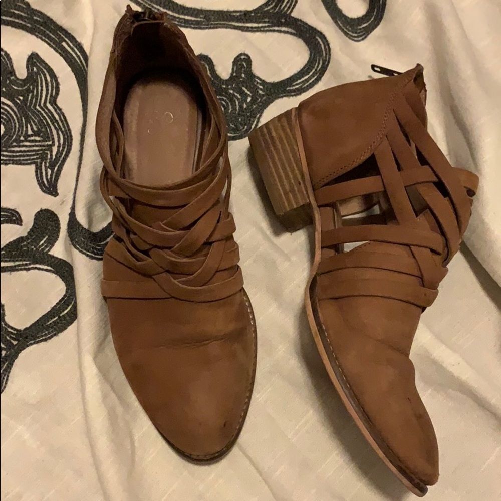 Seychelles Crisscross Booties- Size 7.5